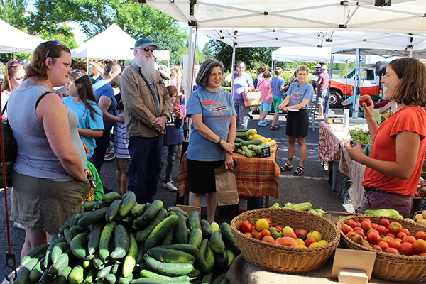 Melissa Streng, of Sun Love Farm in Oregon City, shares produce tips during the “Know Your Farmer Know Your Food” tour