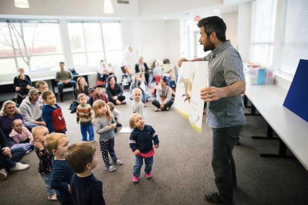 children watching teacher